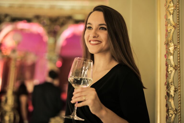 Exhibition Hostesses for Index Dubai: Rates and Booking