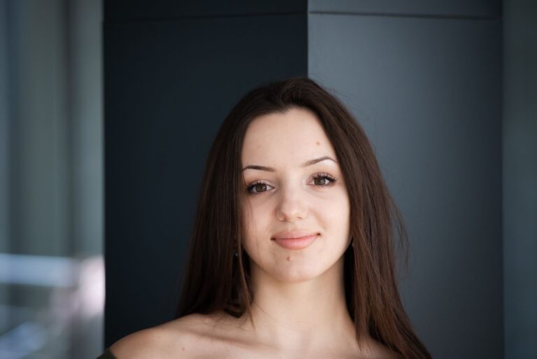 Exhibition Hostesses for Dubai Derma: Rates and Booking