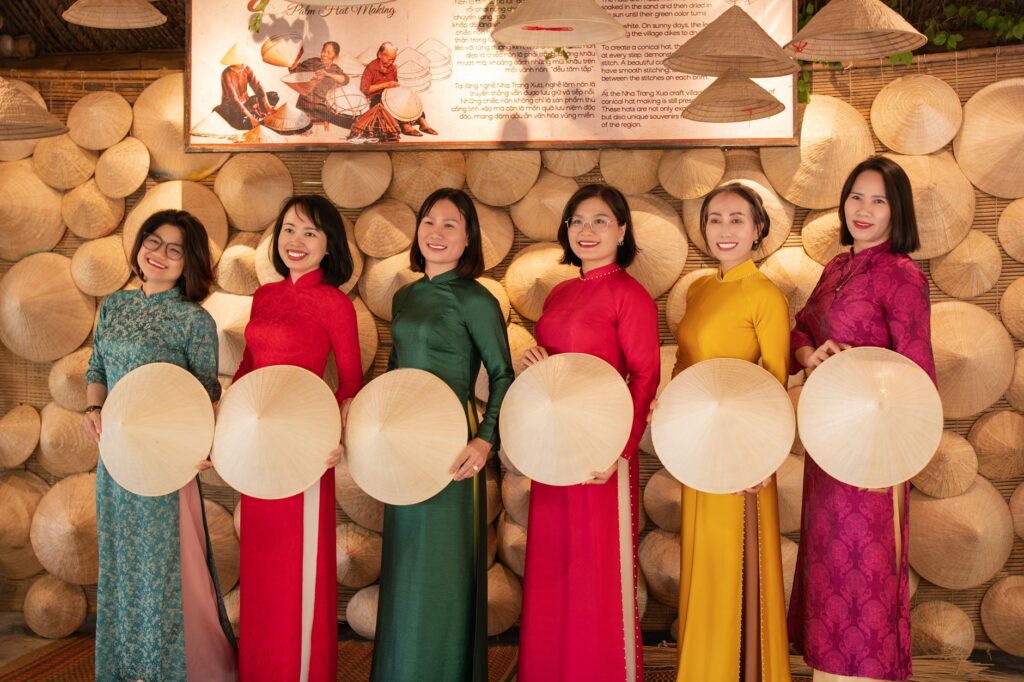 Exhibition Hostesses for WETEX Dubai: Rates, Roles and Booking